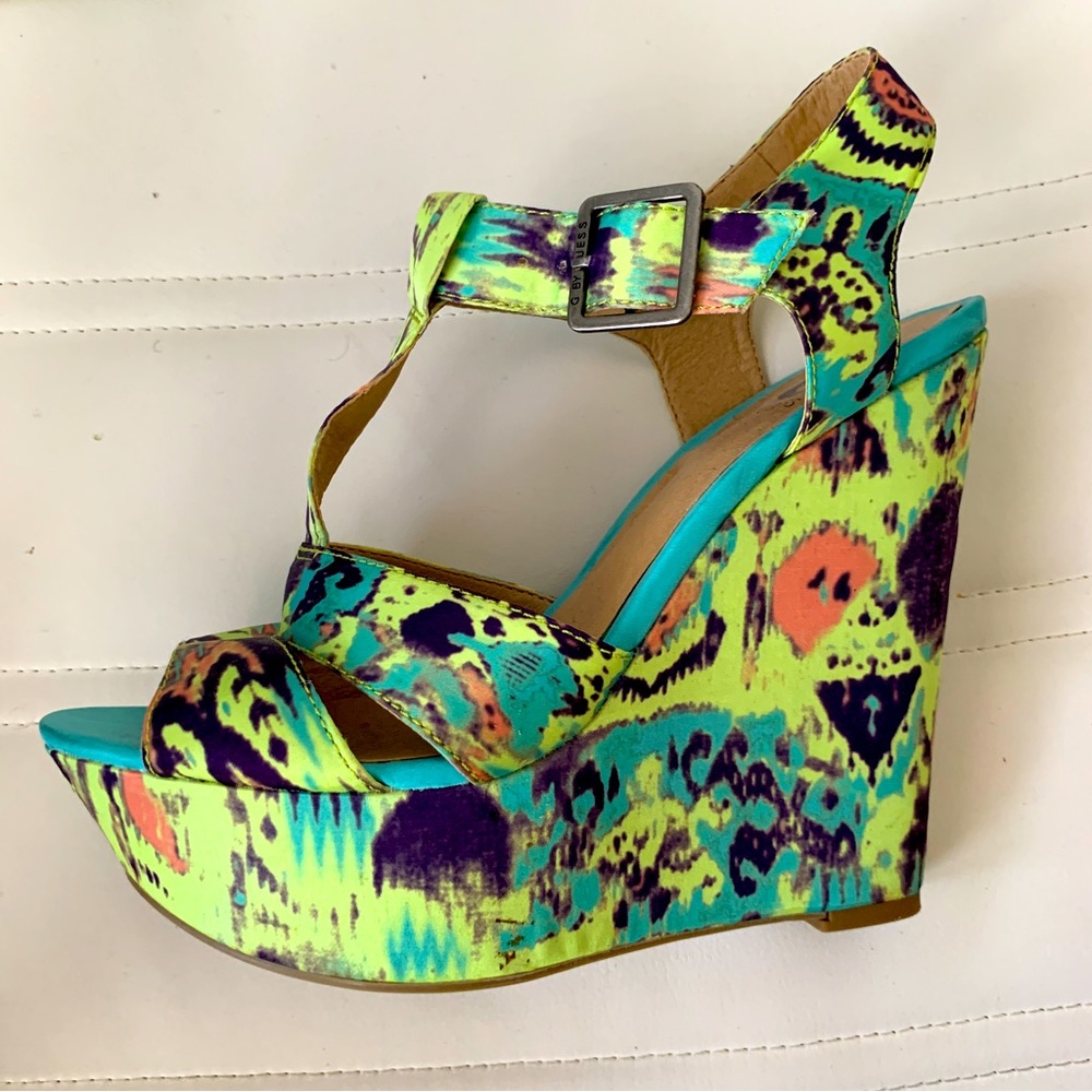 🌺🦜 New - Guess -  Platform Shoes 🌺🦜